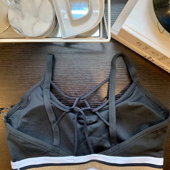 SOLD! Nike Indy Icon Clash Sports Bra - Picture 4 of 4